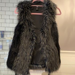 H&M Faux Fur Best NWOT Size XS